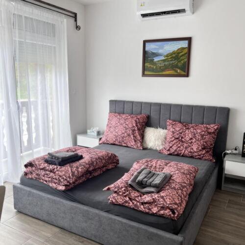 Colosseum Etterem Es Apartman Salgotarjan Apartment ภายนอก รูปภาพ