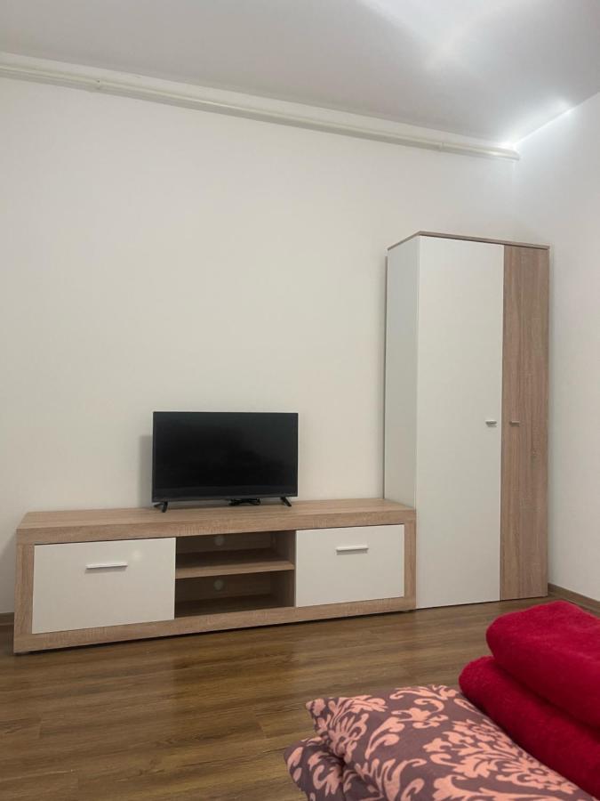 Colosseum Etterem Es Apartman Salgotarjan Apartment ภายนอก รูปภาพ